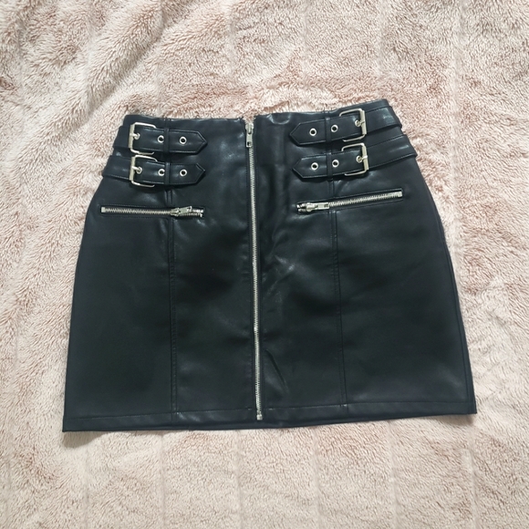 Dresses & Skirts - ⬛ Pleather Skirt w/ Silver Buckles